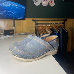 Dansko / women's clogs shoe size 39
US 8.5 blue denim